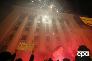 Митингующие под Офисом президента требовали отпустить Стерненко