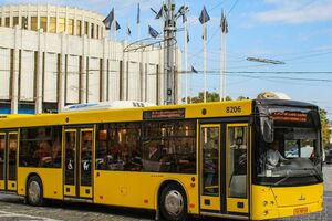 Роботу громадського транспорту у столиці не зупиняють