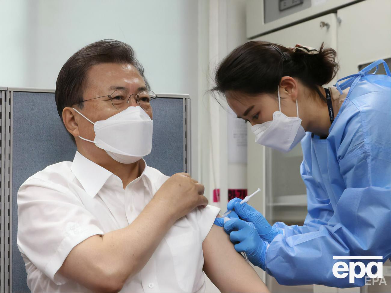 Щеплення Мун Чже Іну зробили, оскільки він планує взяти участь у саміті "Великої сімки" у Великобританії