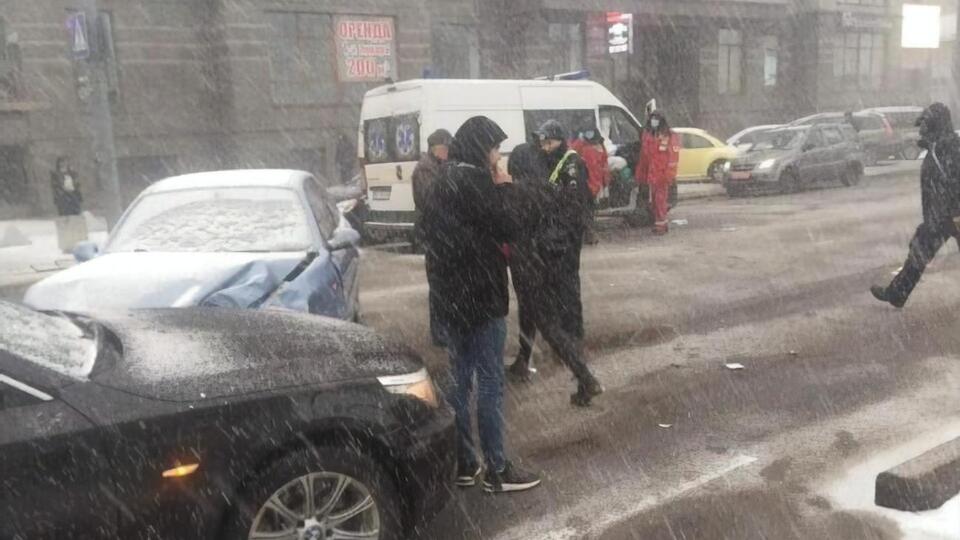 В аварію потрапили "швидка" і два легкові автомобілі