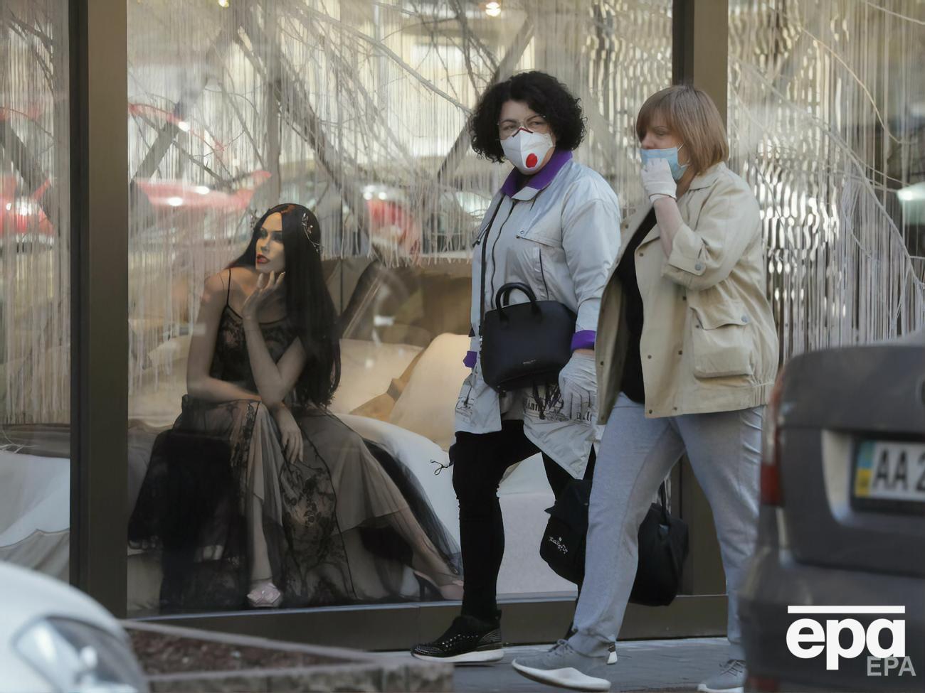 Число областей в "красной" зоне растет