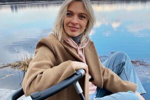 За словами Фролової, батьком її сина є відомий телепродюсер