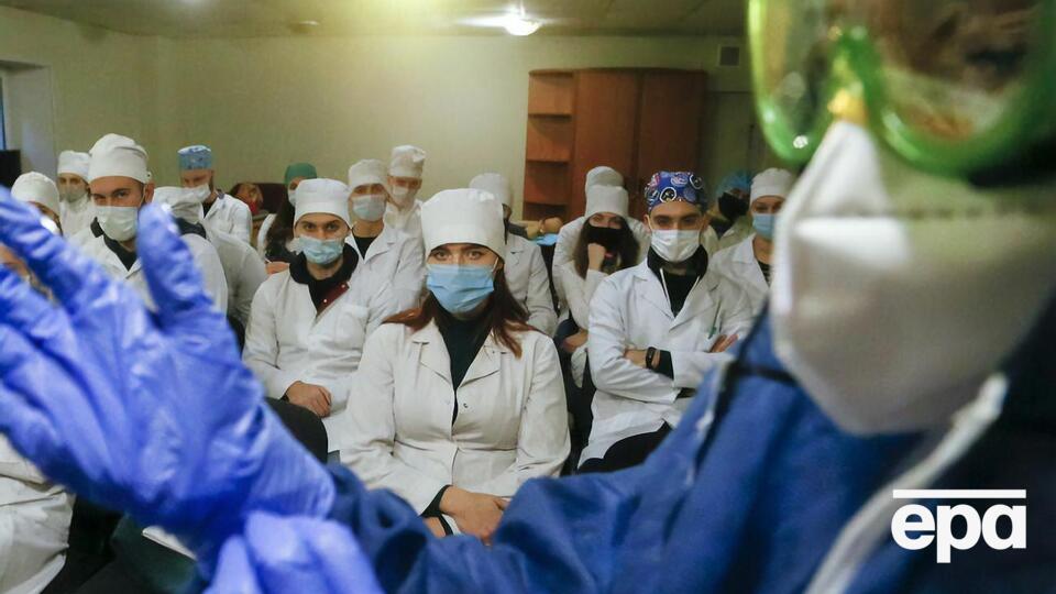 Официально COVID-19 в Украине выявили почти у 1,6 млн человек