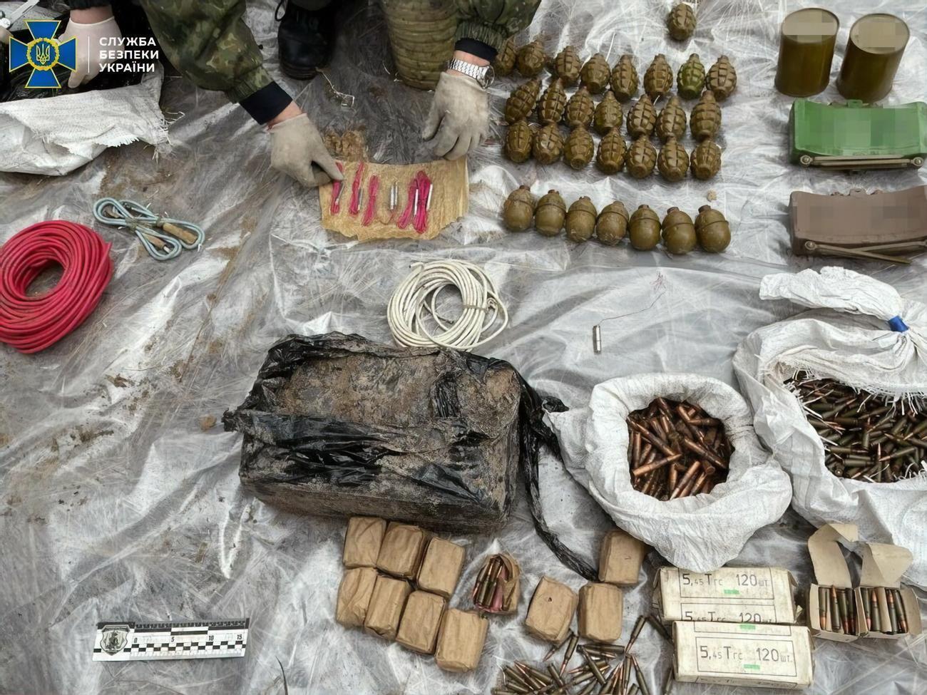 Арсенал боеприпасов боевик спрятал под Харьковом