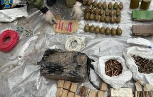 Арсенал боеприпасов боевик спрятал под Харьковом
