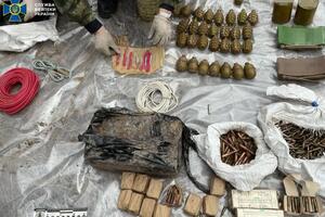 Арсенал боеприпасов боевик спрятал под Харьковом