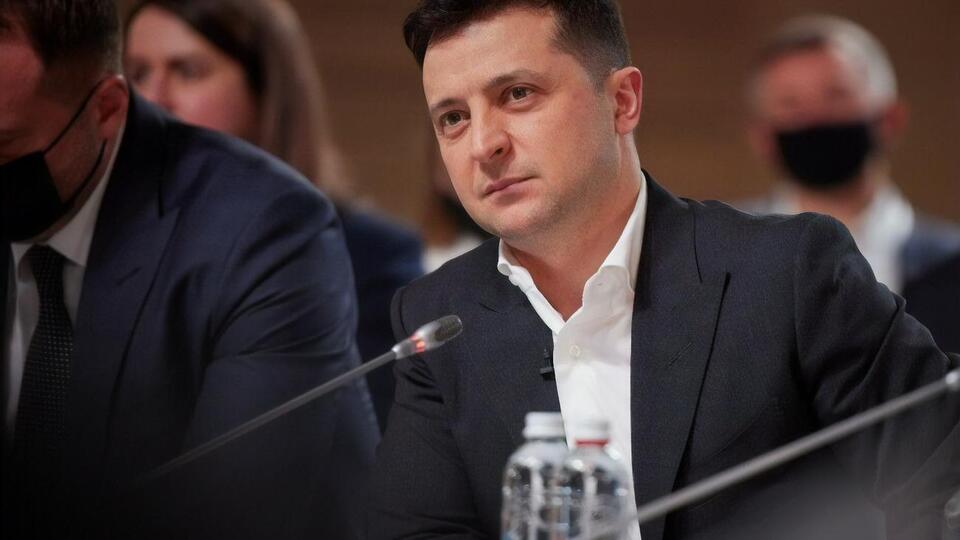 По словам Зеленского, местные власти должны подумать, как поддержать жителей своего региона во время локдауна