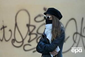 В "красных" карантинных зонах в Украине нужно носить маски не только в помещениях, но и на улице