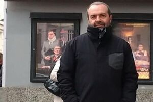 У Навального сильний біль у спині, віднімається нога. Його катують безсонням, відмовляють у лікуванні. І зупинити це безумство нікому