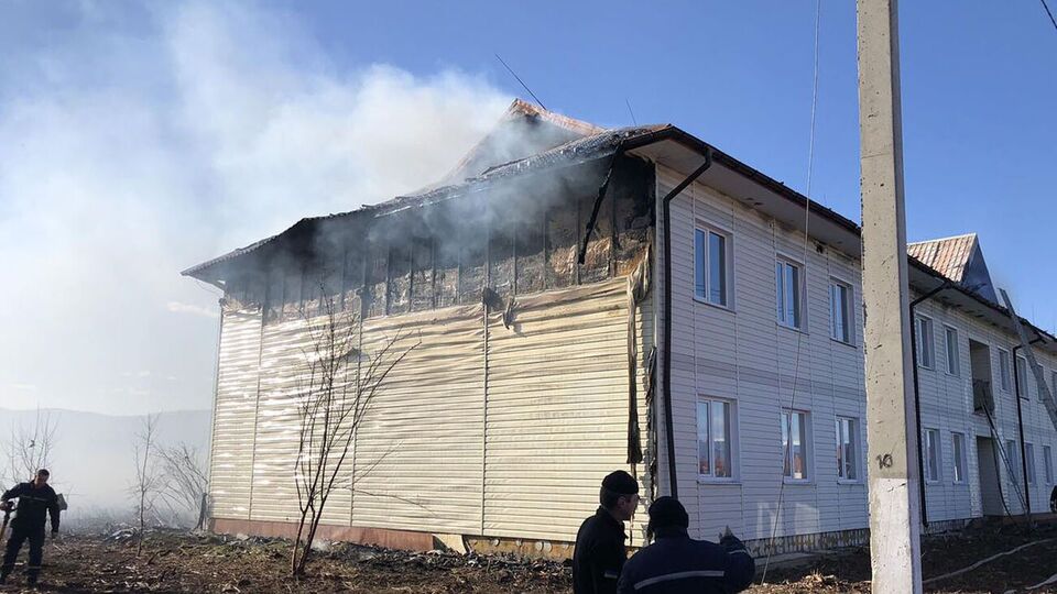 Орієнтовна площа загоряння становить 1200 м², повідомили у ДСНС