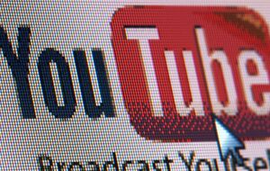 В среднем каждый украинец проводит на YouTube более 55 минут в сутки ежедневно, сообщили в Google