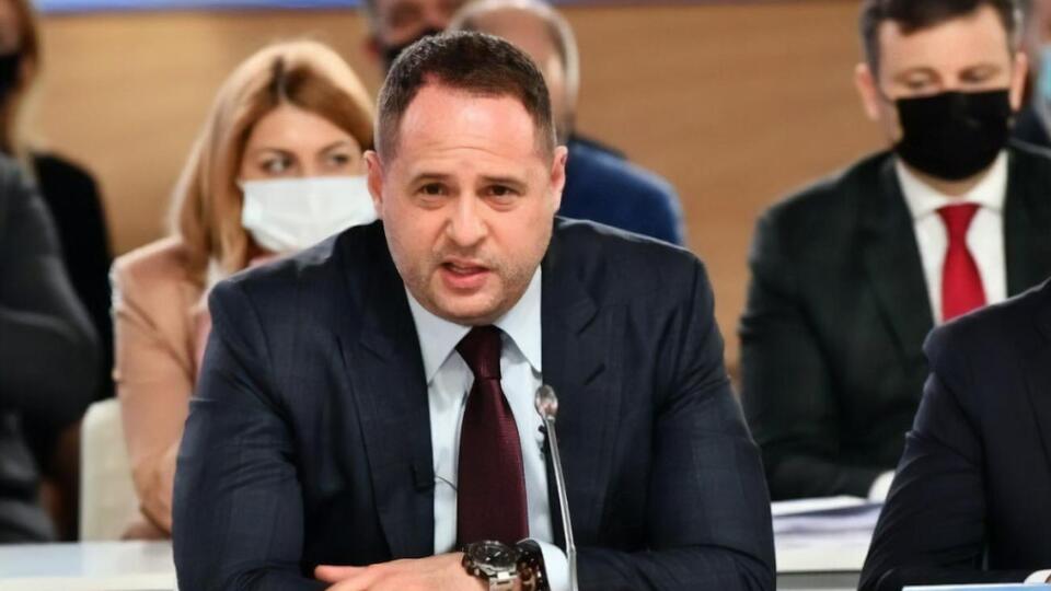 Єрмак: Нас постійно змушують точково відповідати на провокації на Донбасі