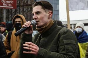 Активіст звертає увагу, що "невстановлена особа в масці" на відеозаписі, яку порівнюють із ним, жодних протиправних дій не вчиняє