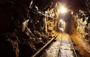 В 4.15 25 марта в монтажной камере шахты произошел несчастный случай