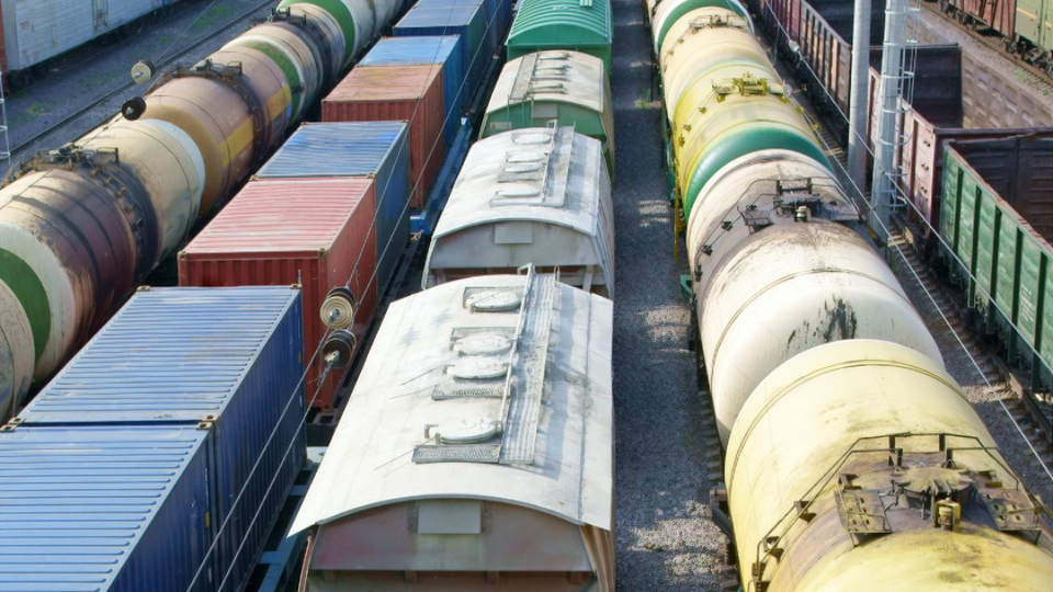 Неприйнятною є вимога продовження терміну служби вагонів виключно після проведення капітального ремонту вантажного вагона із продовженням терміну служби і виключно на три роки, ідеться в заяві