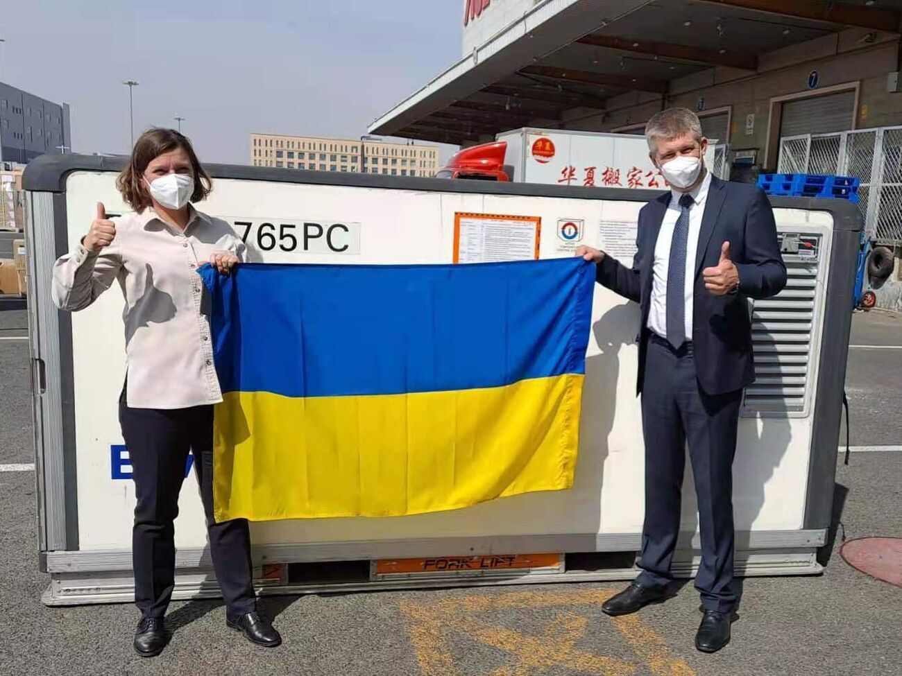 25 березня в Україні відправили першу партію вакцини проти COVID-19 Sinovac Biotech, повідомили в посольстві України в КНР