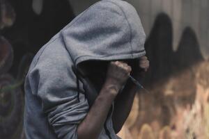 Ситуацию с наркозависимостью Плужник назвал "очень серьезной"