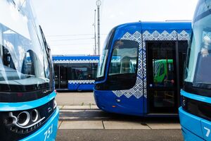 Ожидая трамвай, люди практически не придерживались безопасной дистанции