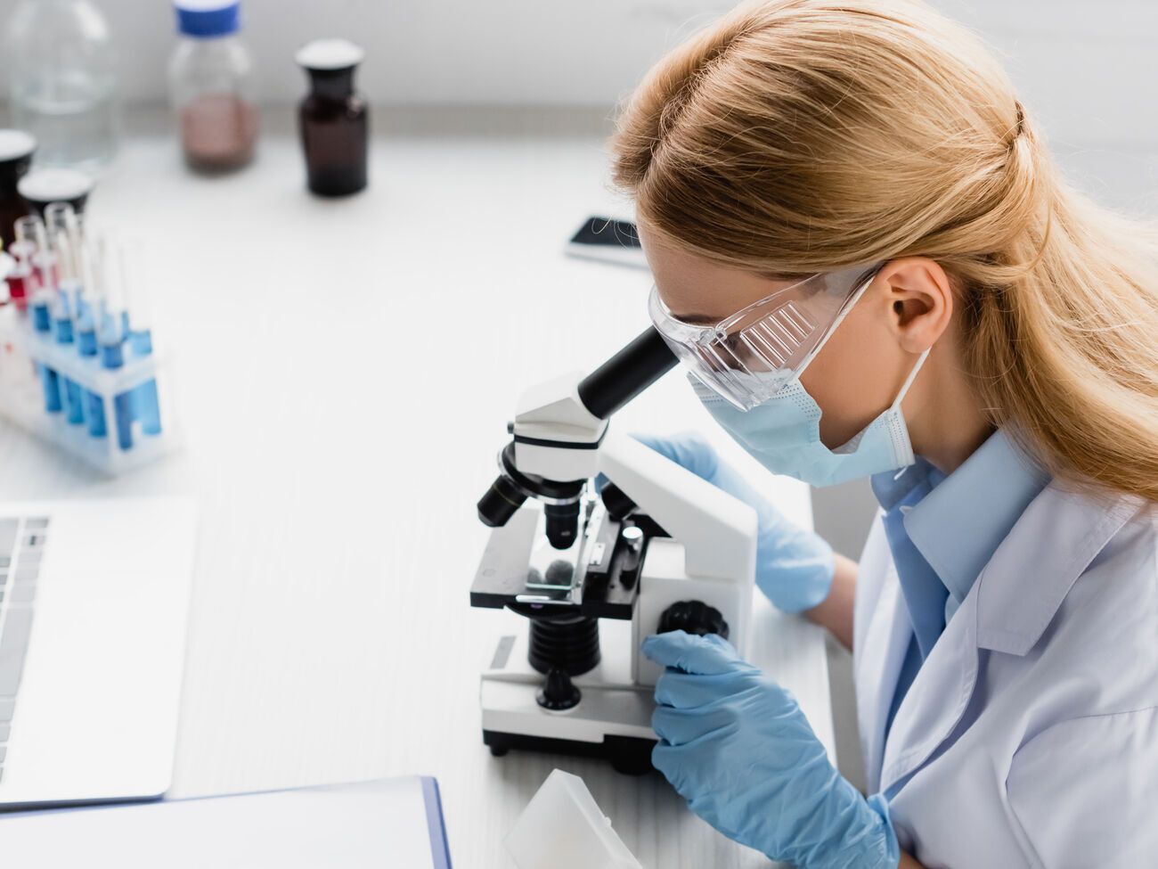 В Украине с начала эпидемии подтвердили почти 1,6 млн случаев коронавирусной инфекции