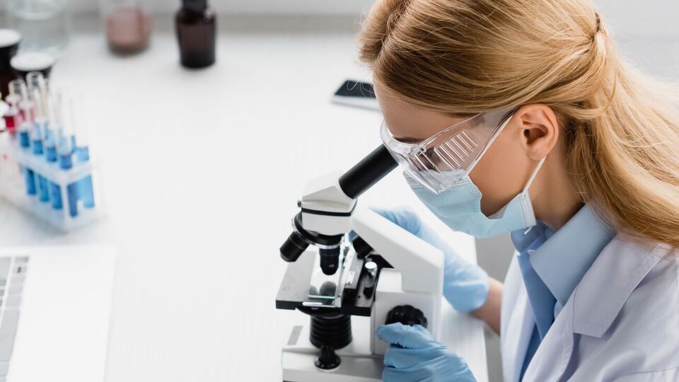 В Украине с начала эпидемии подтвердили почти 1,6 млн случаев коронавирусной инфекции