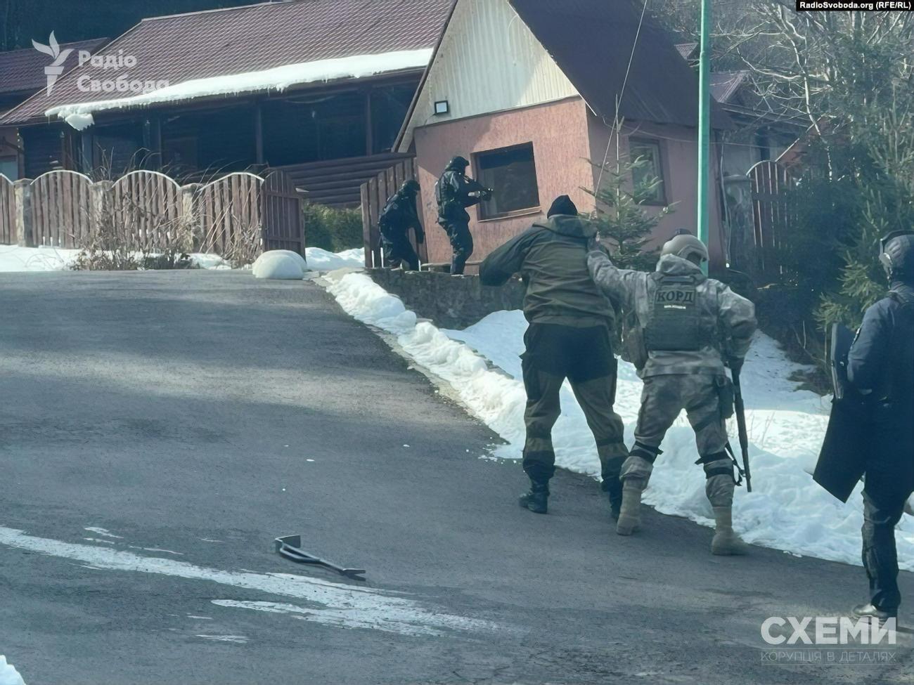 У резиденції Медведчука на Закарпатті провели обшуки. Фоторепортаж