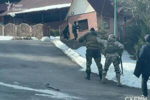 У резиденції Медведчука на Закарпатті провели обшуки. Фоторепортаж