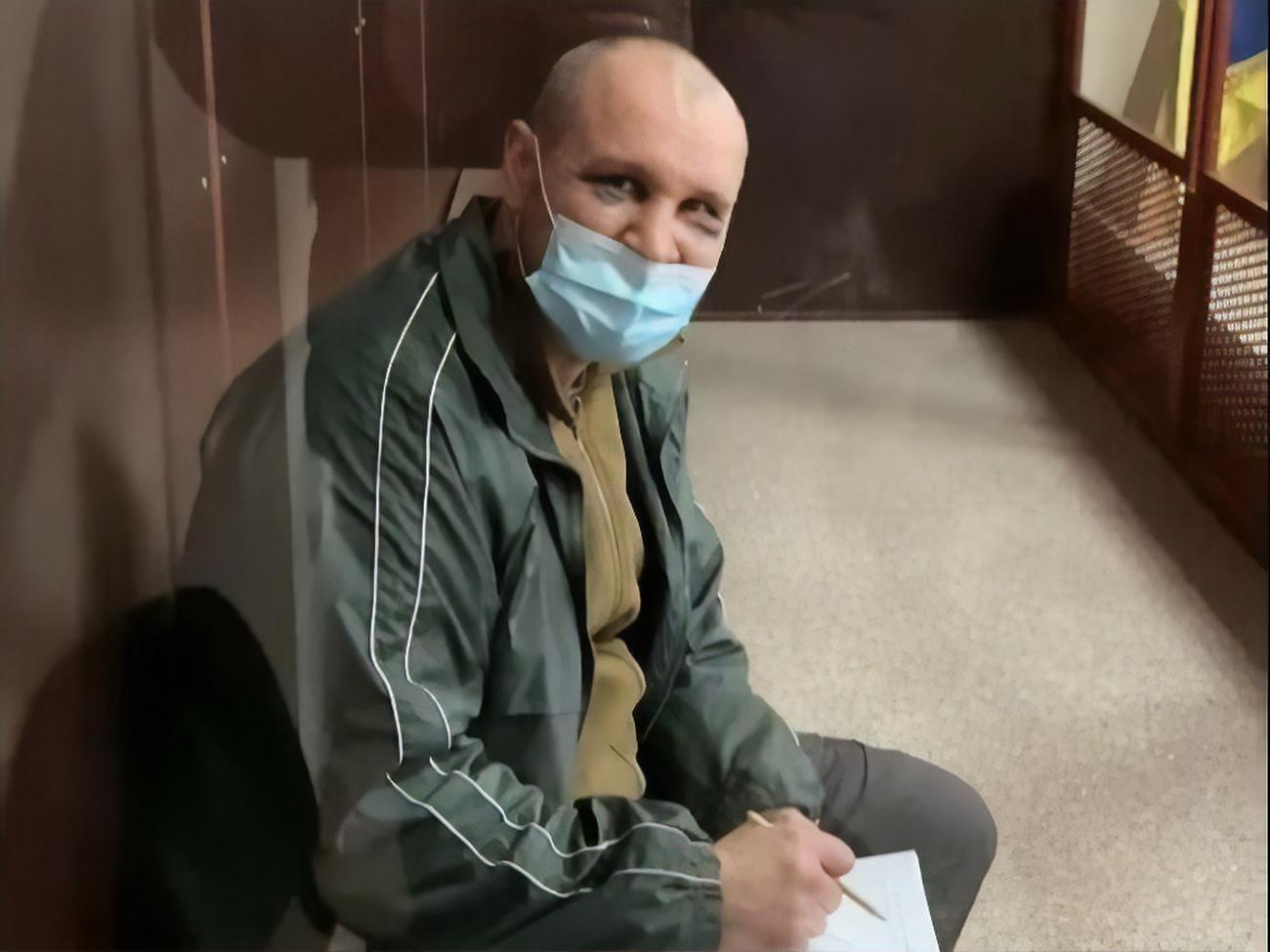 Новиков на заседании суда был с черными синяками на лице, отметил Соболев