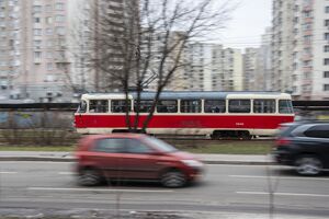 У Києві послабили карантинні вимоги для транспорту, він зможе перевозити не тільки сидячих, а й стоячих пасажирів