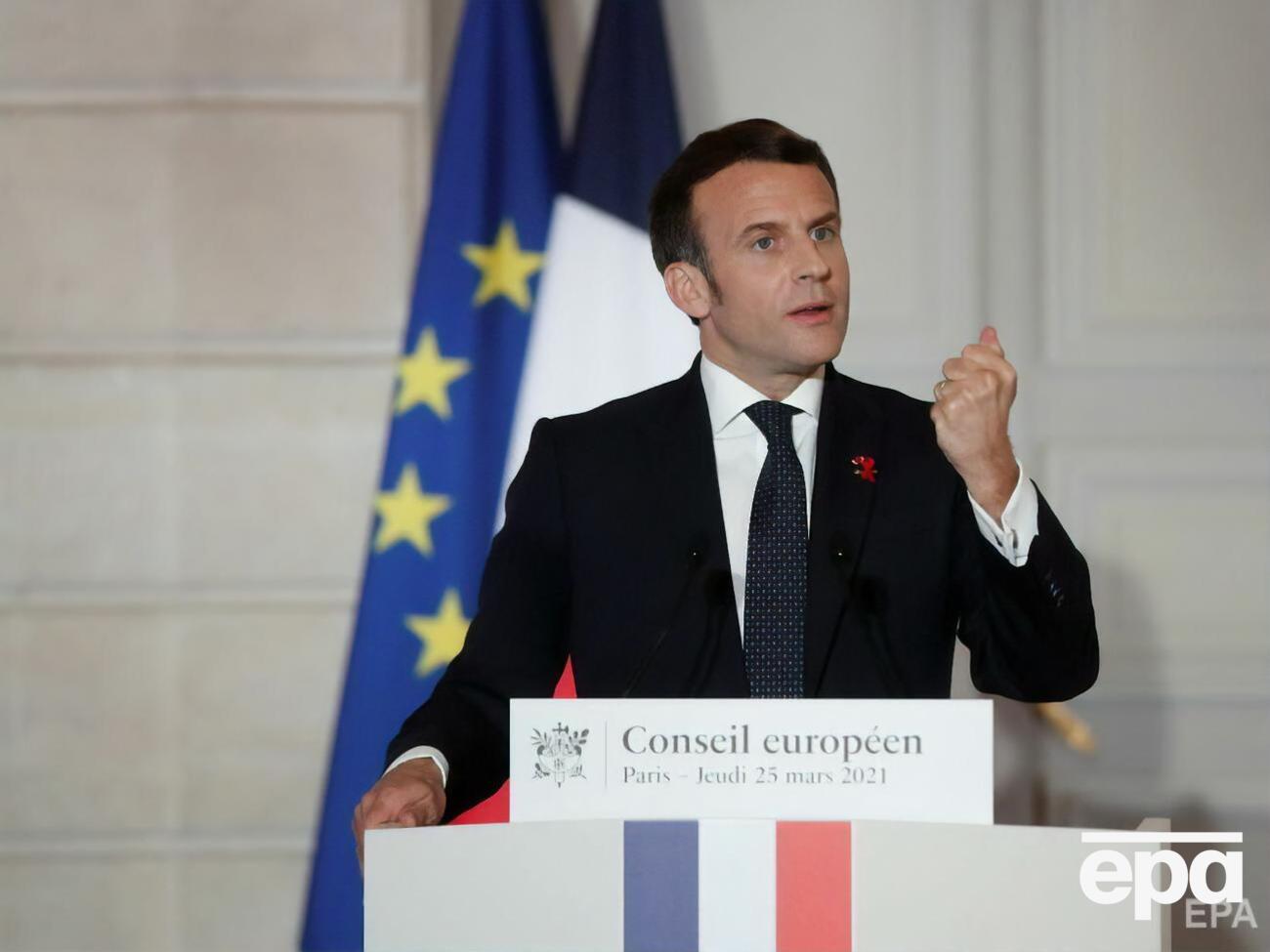 Макрон уверен, что "коронавирус никуда не денется"