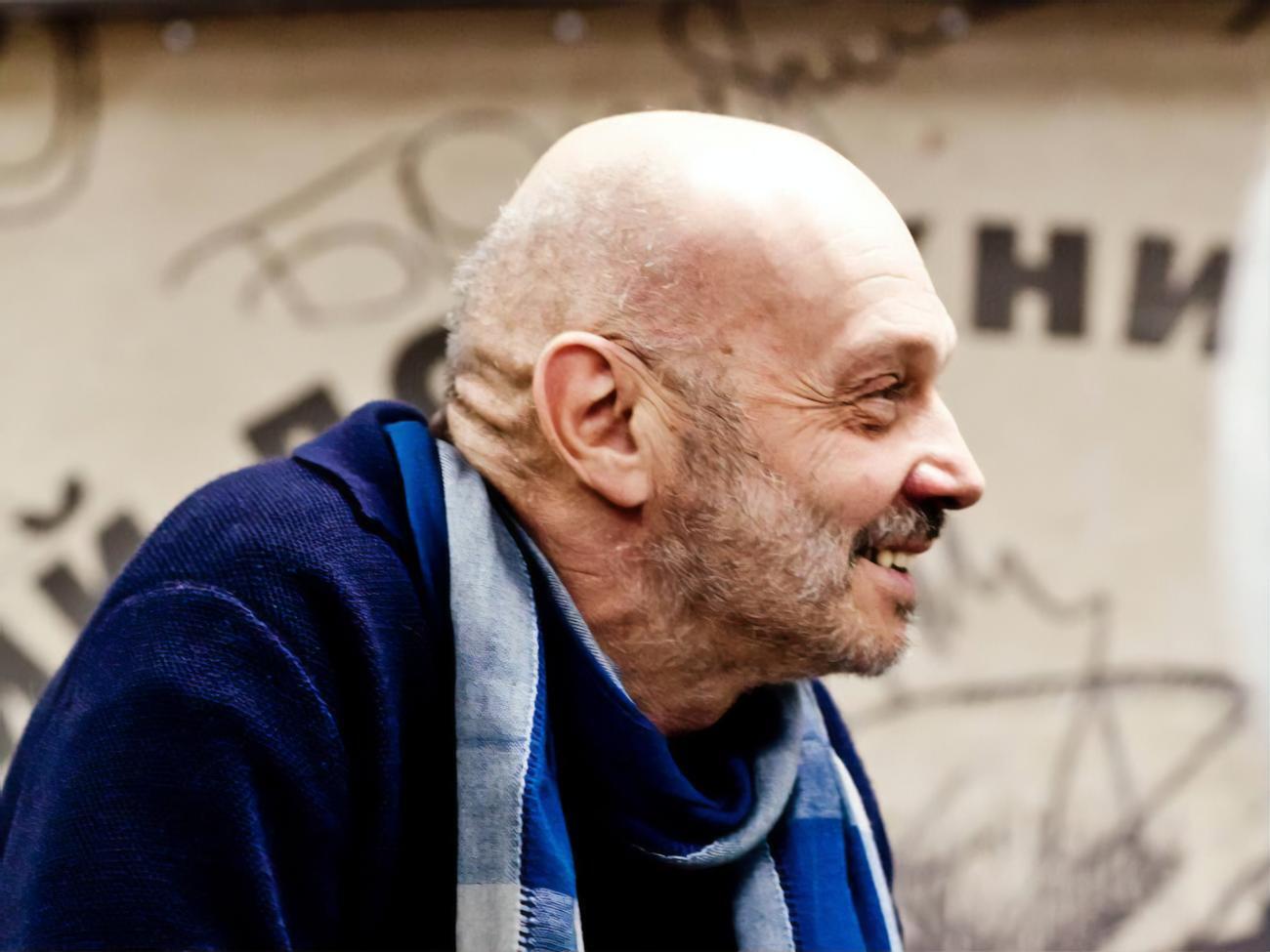 Липницкий в 1983 году основал рок-группу "Звуки Му"