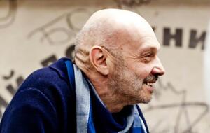 Липницкий в 1983 году основал рок-группу "Звуки Му"