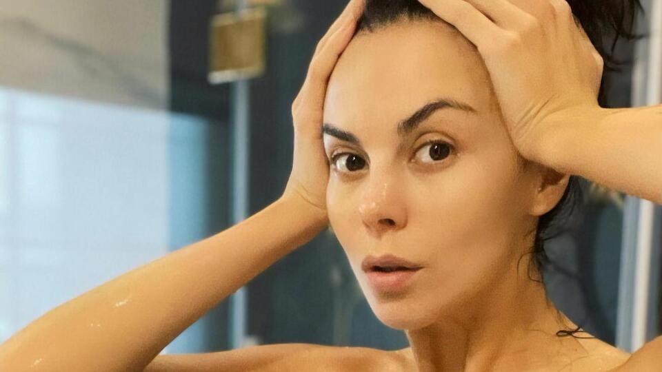 Каменских снялась в расслабленной позе