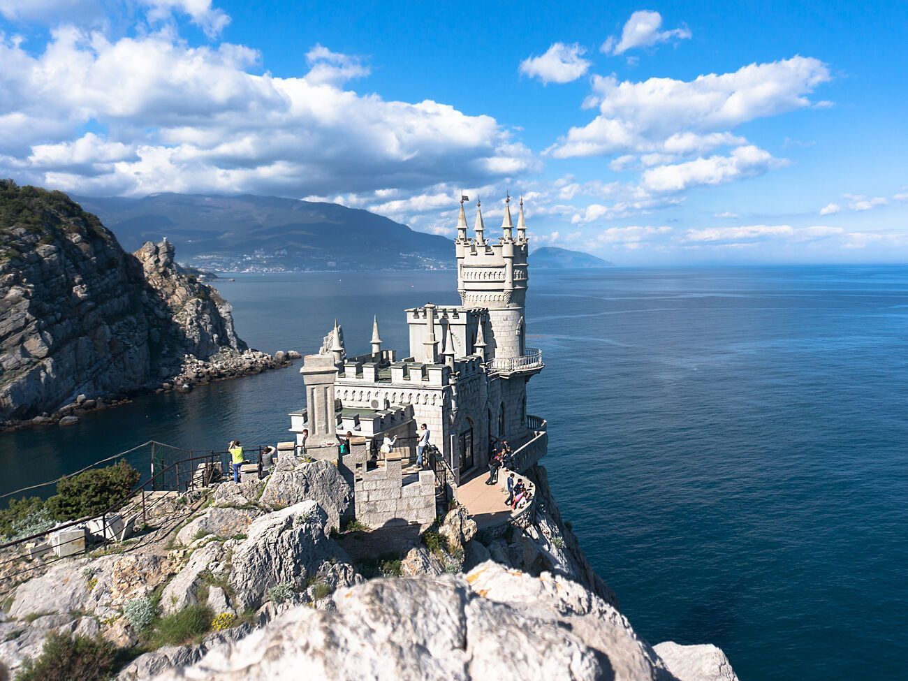 Социологи отмечают, что с 2014 года постепенно растет число украинцев, которые поддерживают возвращение Крыма в состав Украины