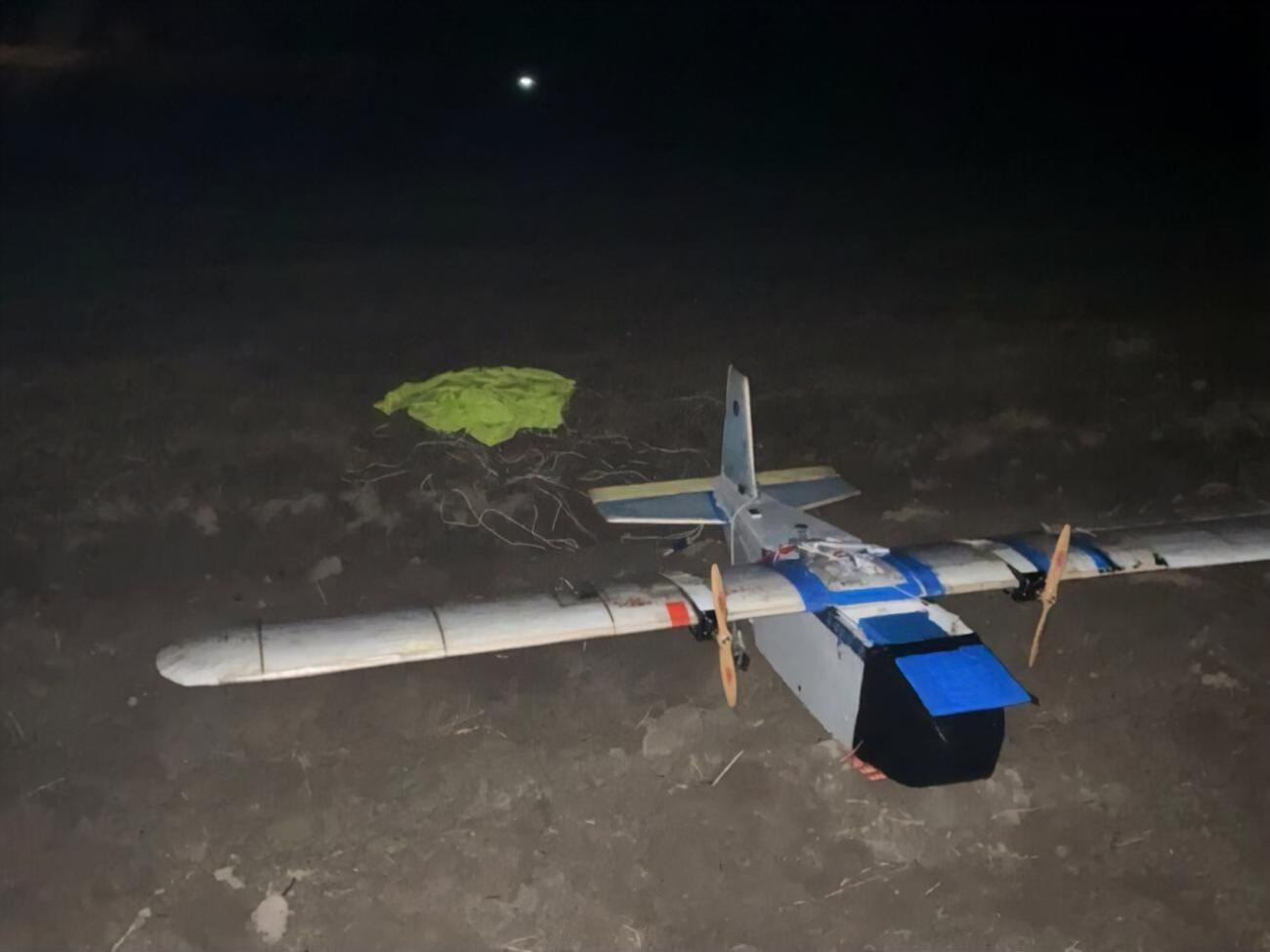 Чоловіки планували перемістити до Польщі цигарки за допомогою саморобного літального апарата