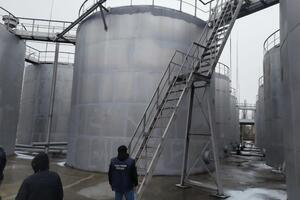 Збувати контрафакт, за інформацією ДФС, планували за допомогою підконтрольної АЗС на території області за цінами, значно нижчими від ринкових