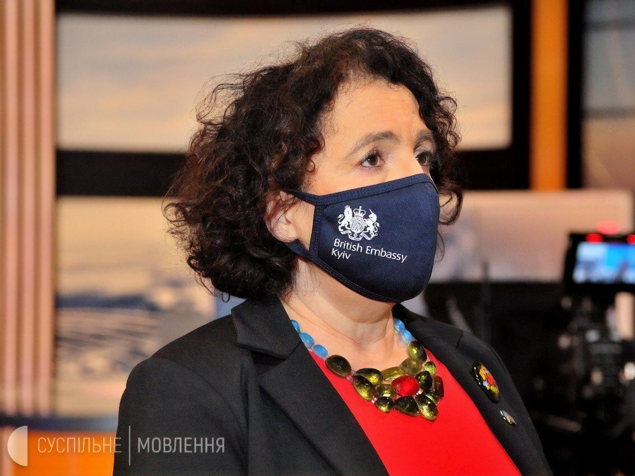 Сіммонс підкреслила, що режиму припинення вогню на сході України мають дотримуватися