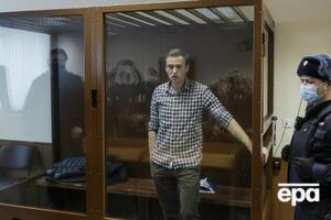 Навальный рассказал, что во время судебных заседаний не мог сидеть из-за болей в спине