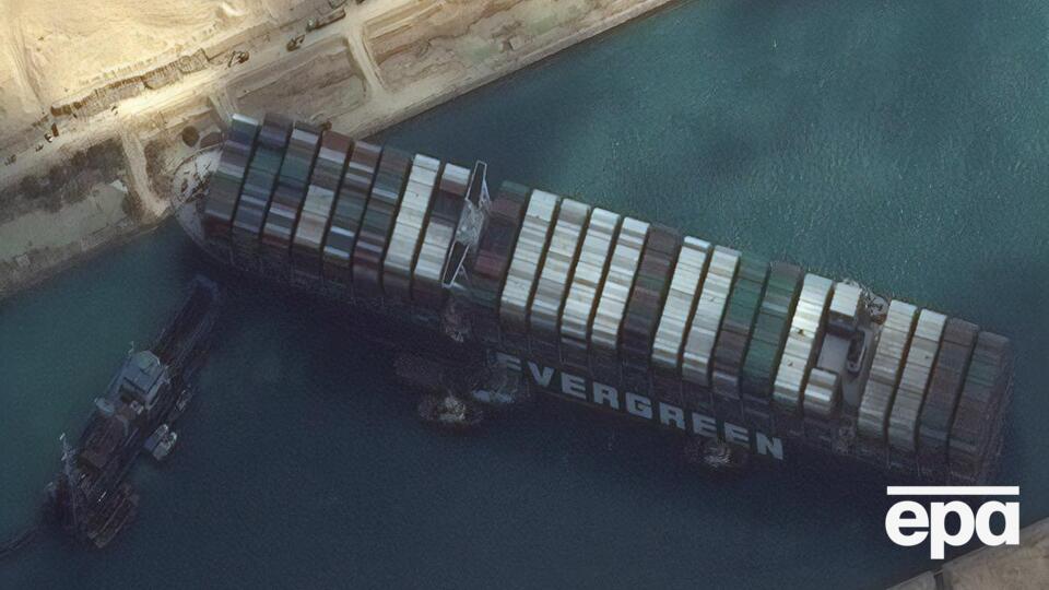 23 березня судно MV Ever Given сіло на мілину в Суецькому каналі
