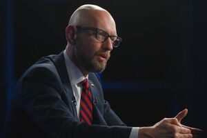 Яценюк вважає КСУ "антиконституційним судом"