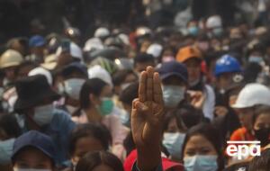 Жители Мьянмы вышли сегодня на протест против военной диктатуры