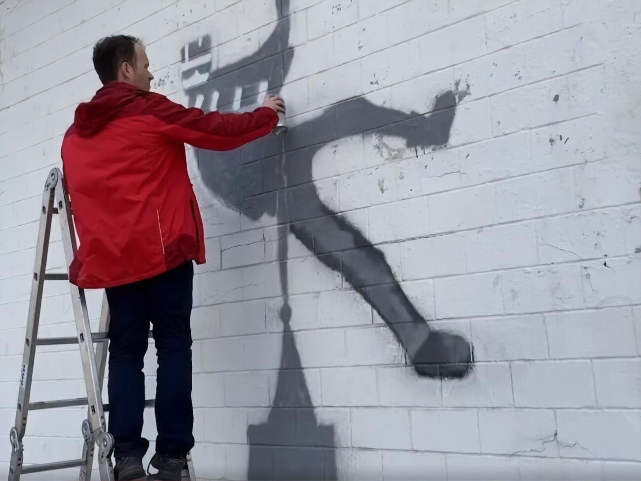 Малюська рисовал со стремянки