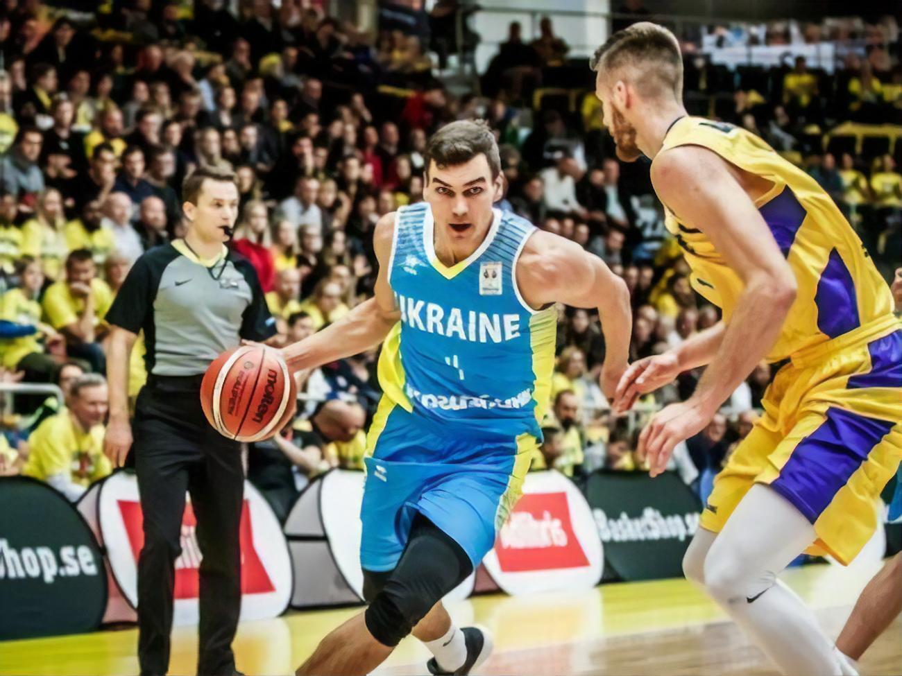 Сын у Звонова (на фото в центре) родился в ноябре 2020 года