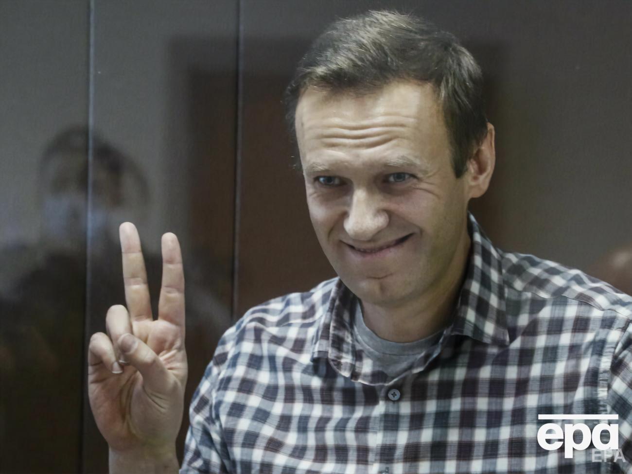 Навальний повідомляв, що у нього сильно болить спина, окремі ділянки правої ноги втратили чутливість