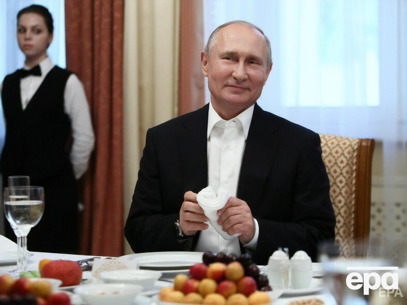 Невзоров вважає, що Путіну (на фото) потрібно було демонстративно "колотися"