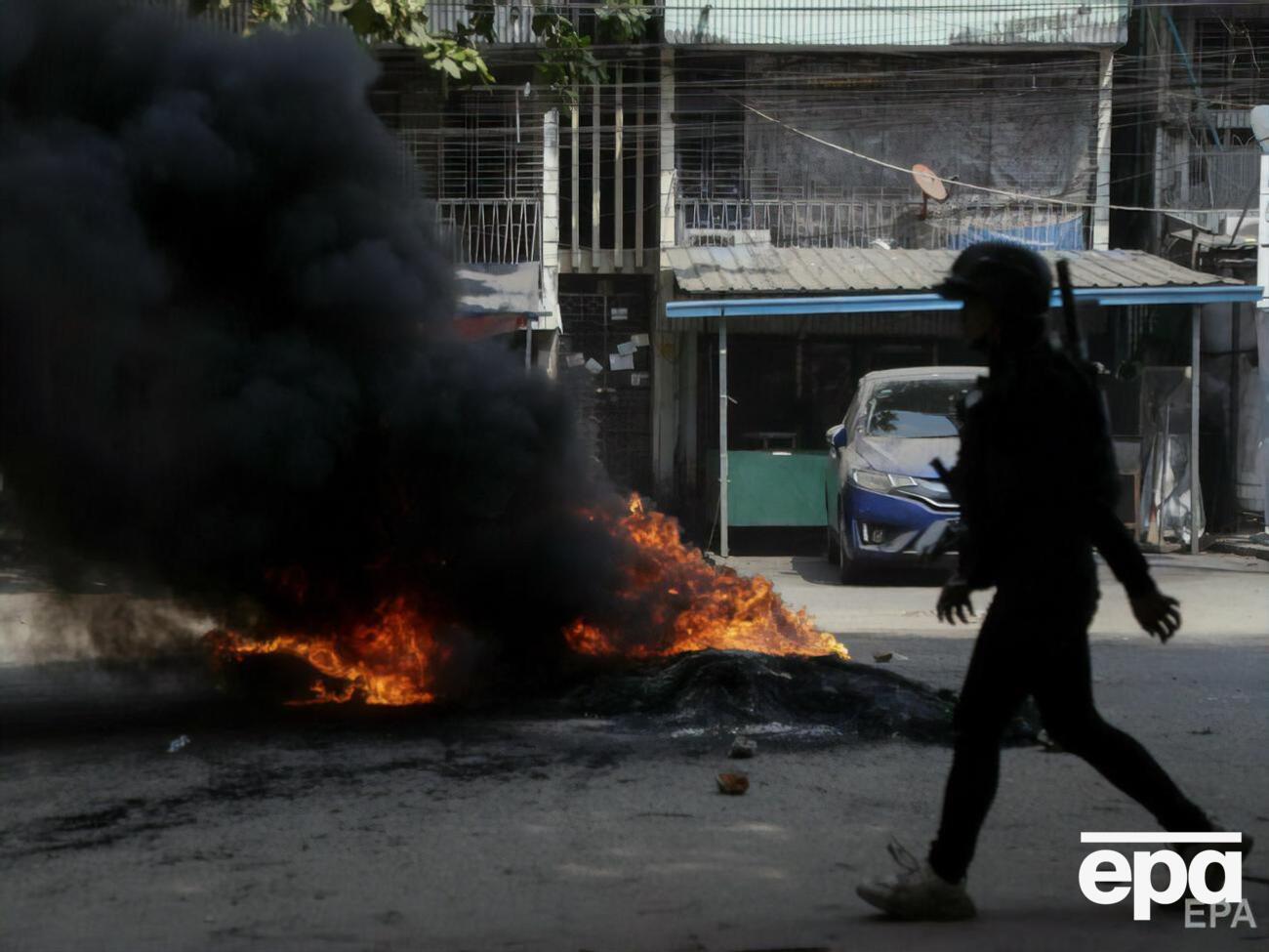 Протесты в Мьянме начались в феврале