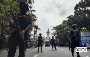 Один из смертников пытался въехать в храм, где в это время было много прихожан, на мотоцикле