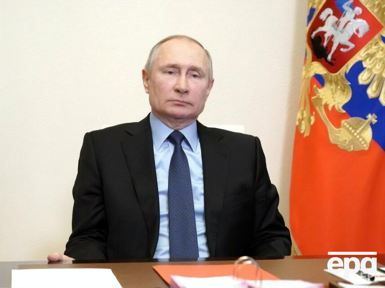 Путін стверджує, що три російські вакцини проти коронавірусу "ефективні, надійні і безпечні"