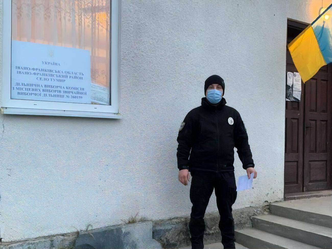 За порядком на дільницях стежила поліція