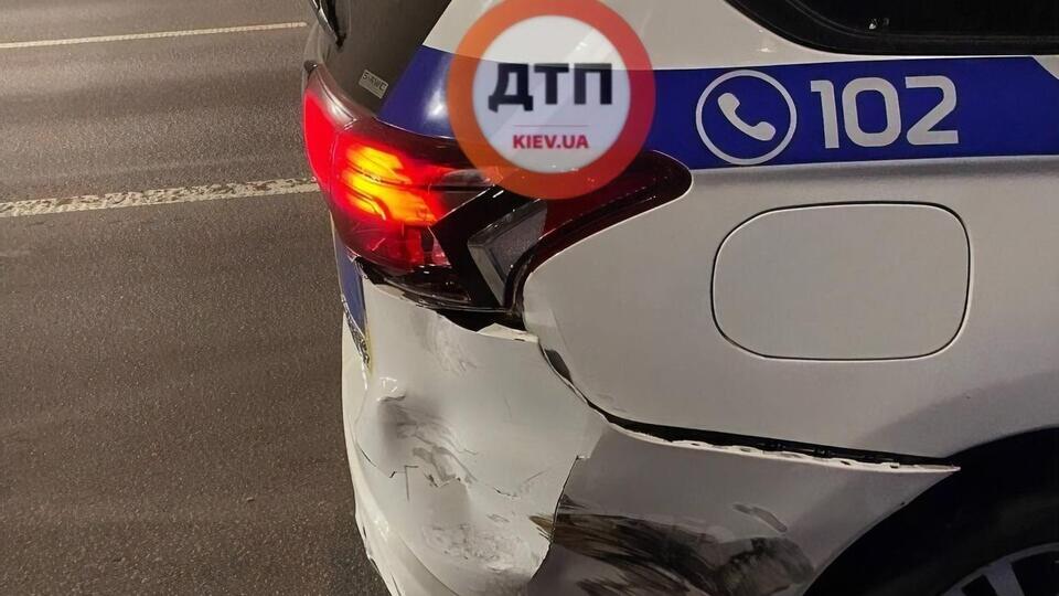 Аварія трапилася в Києві на вулиці Олени Теліги