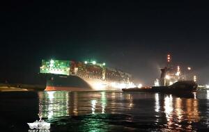 Контейнеровоз частично освободили